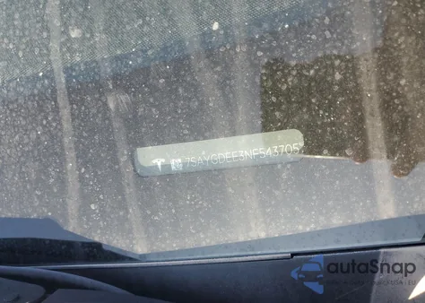 2022 Tesla Model Y z USA, uszkodzony, nr VIN 7SAYGDEE3NF543705